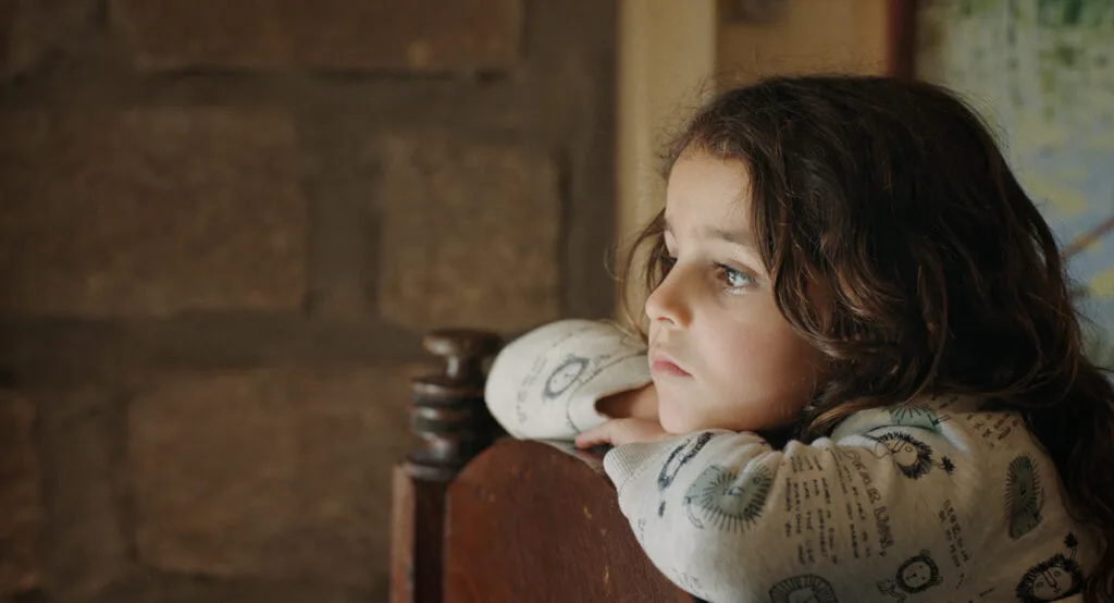 Crítica | ‘Talismã’ – Um mosaico de sentimentos sob a luz dos holofotes [Festival do Rio]