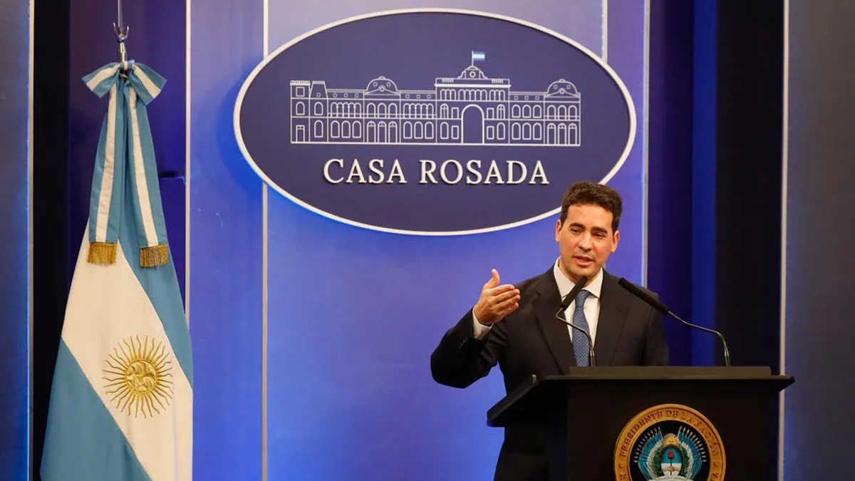 El vocero presidencial volvió a rechazar una asistencia para los morosos: “Sería salvar a los bancos”