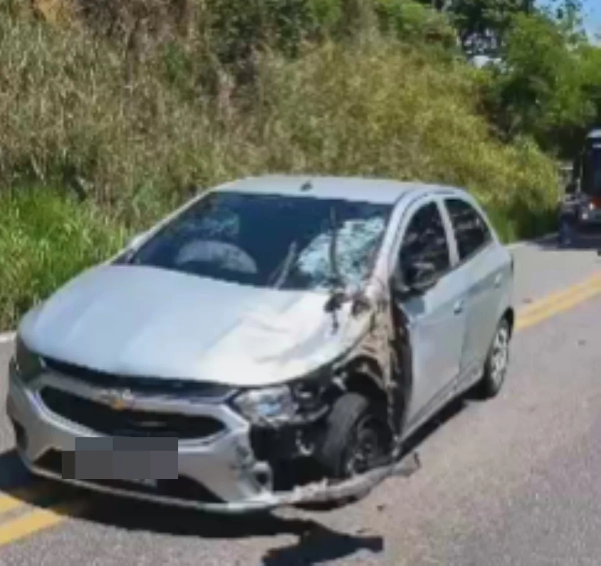 Homem fica gravemente ferido em acidente entre carro e moto em Barra Mansa