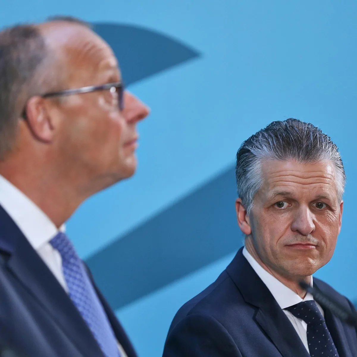 Nach Wahlniederlagen - Unionsfraktion sichert Merz Rückhalt zu