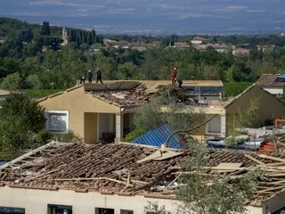À Pomas, deux jours après la tornade dévastatrice, les opérations de déblayage et de sécurisation se poursuivent
