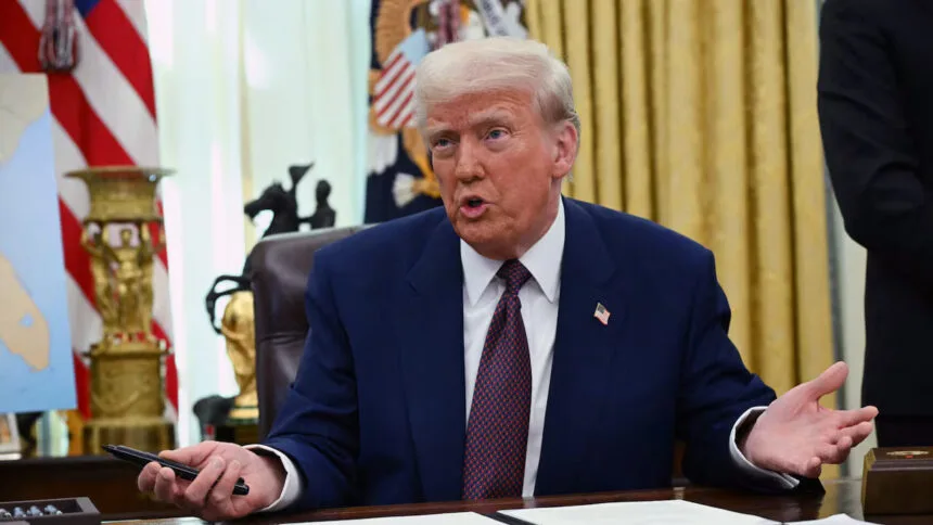 Trump ordena a la Nasa explorar vuelos comerciales a Marte