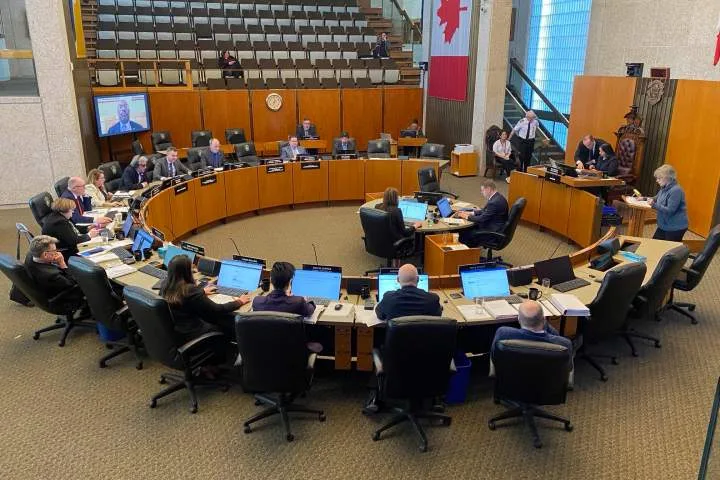 Winnipeggers disengaged in election, lowering voter turnout: polling