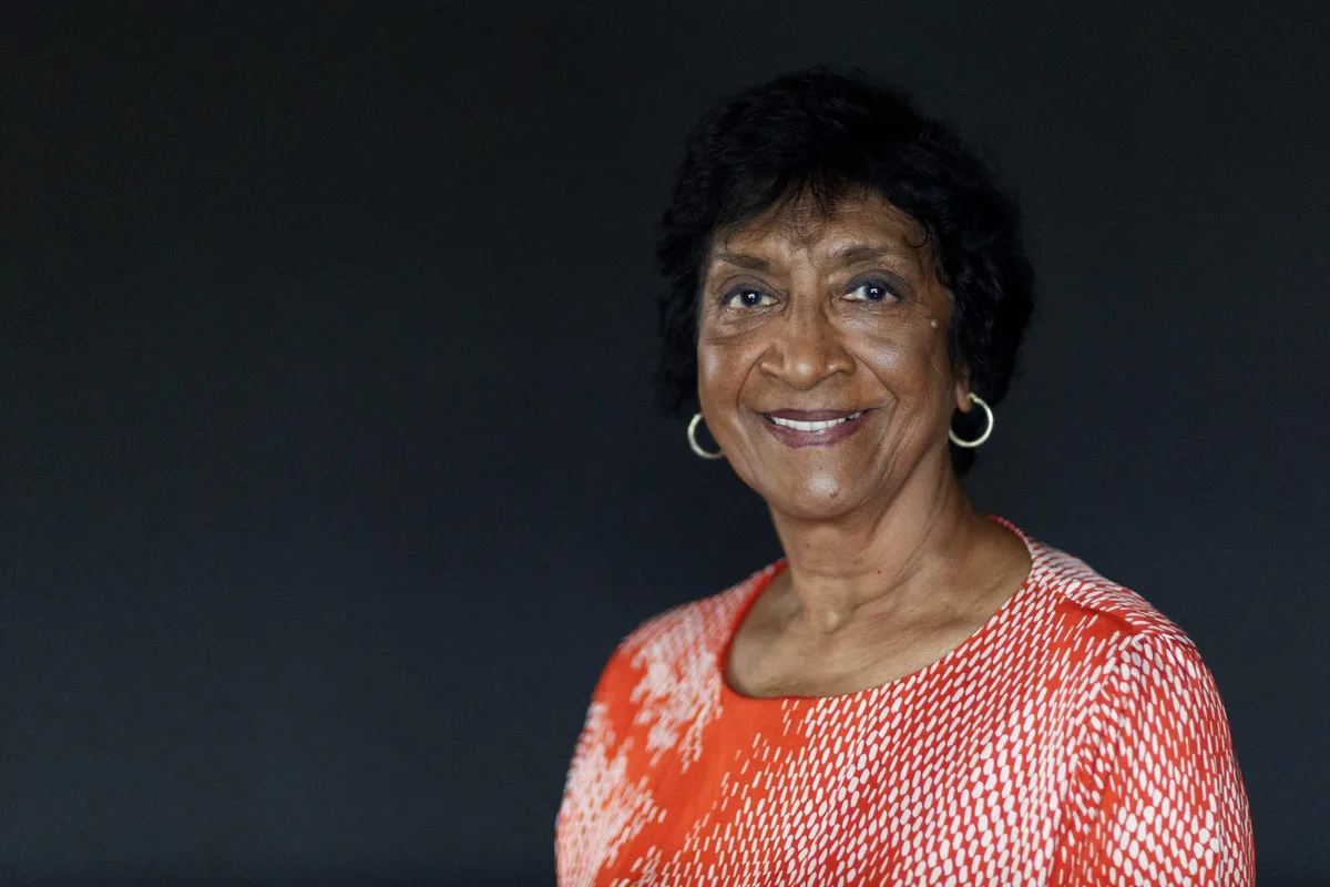 La mujer que desafió al apartheid, ayudó a Mandela y ganó el Nobel de la Paz