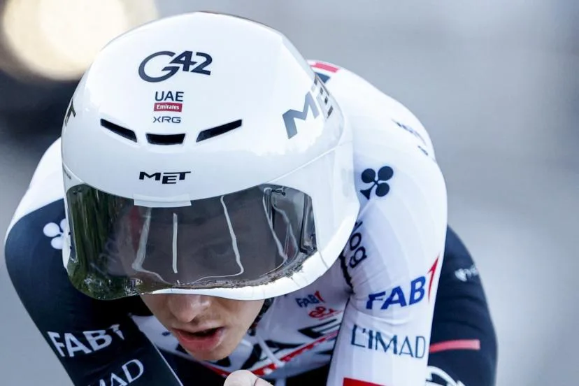 Pour neuf centièmes, Tadej Pogacar déjà vainqueur sur le contre-la-montre inaugural à Monaco et enfile le premier maillot rouge de la Vuelta