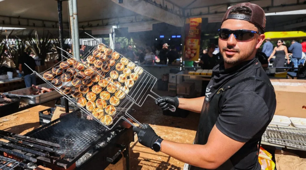 Curitiba vira a “terra do churrasco” em evento com 15 estações diferentes; veja o vídeo