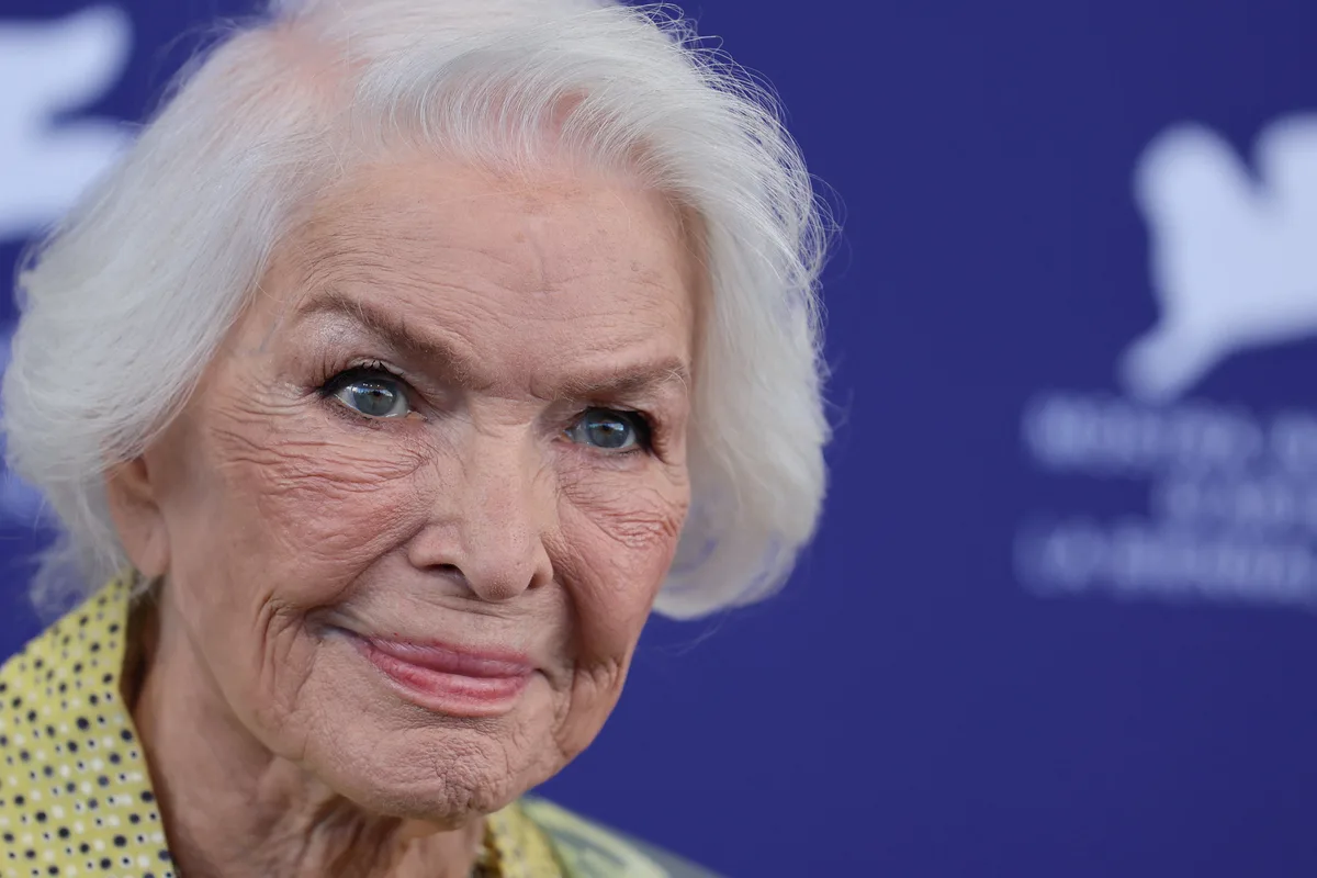 Ellen Burstyn a los 93: la rutina diaria de caminatas y fuerza que sostiene su vitalidad