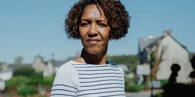 Le cyberharcèlement raciste d’une crêpière bretonne, le tribunal Facebook et le tourment d’un village « pris en otage »