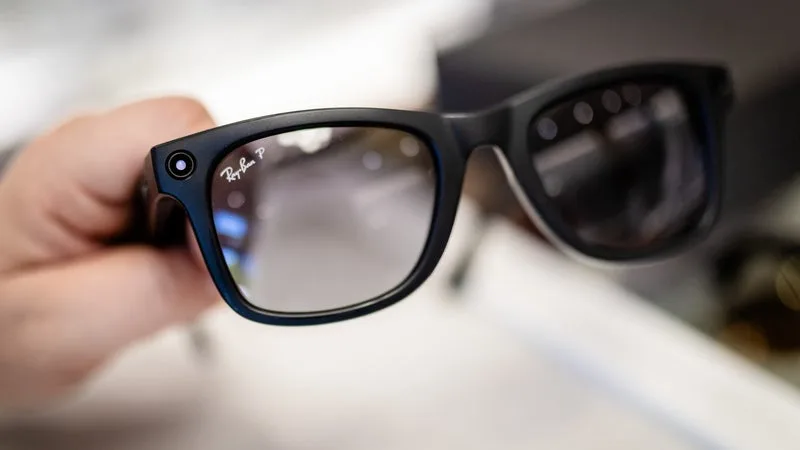 Meta ouvre la chasse aux lunettes connectées altérées pour cacher l’utilisation de leur appareil photo: au moins 700.000 unités pourraient ainsi être désactivées par une simple mise à jour
