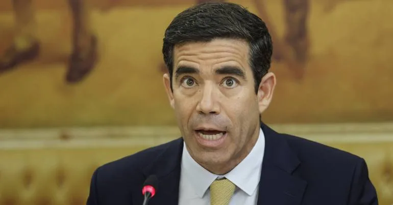 Ministro quer mais português e menos tecnologia nas escolas