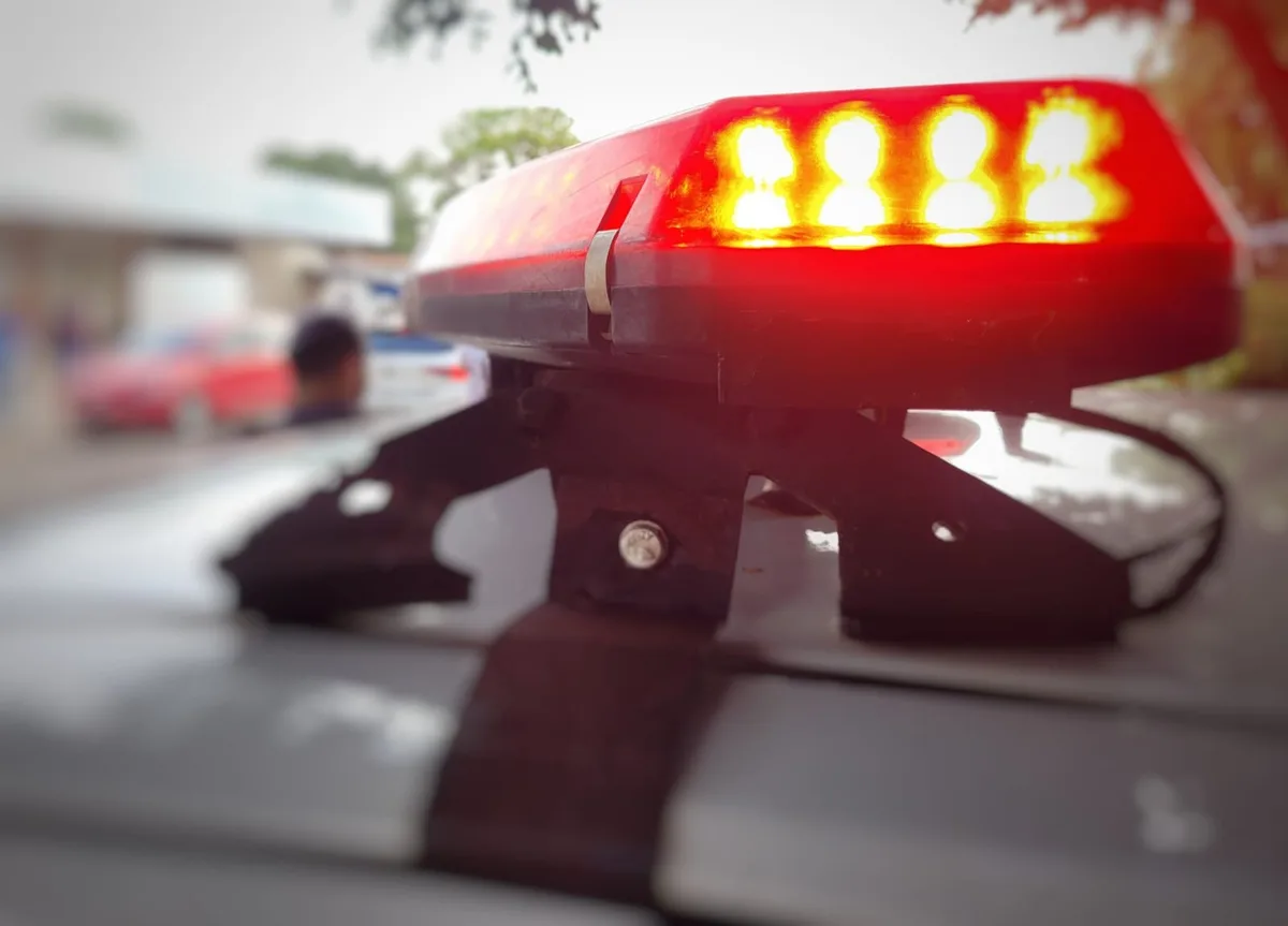 Mulher é achada morta com sinais de estrangulamento dentro de casa em Criciúma