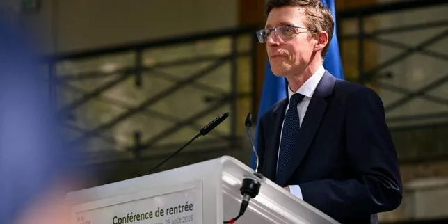 Le ministre de l’éducation promet de terminer les réformes engagées, face à la surenchère d’annonces sur l’école par les candidats à la présidentielle