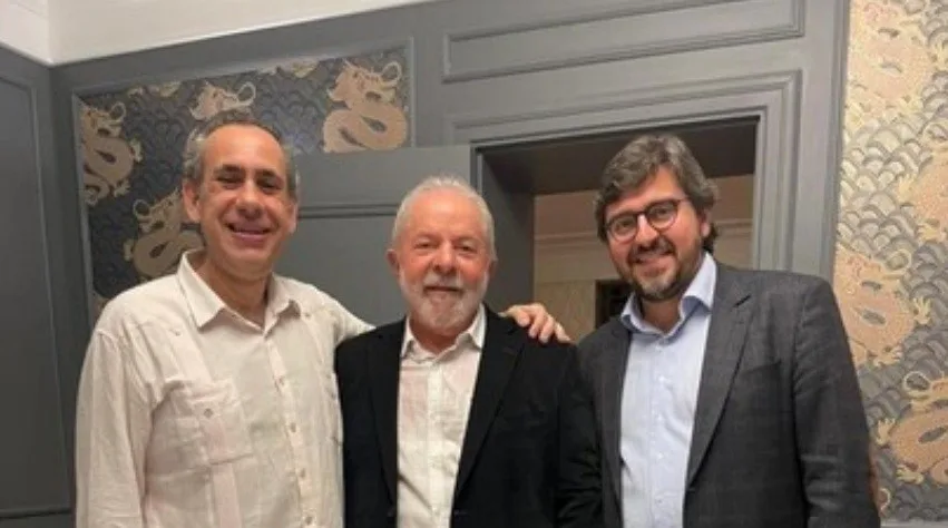 Flávio pede abertura de investigação contra Lula por possível uísque de Vorcaro