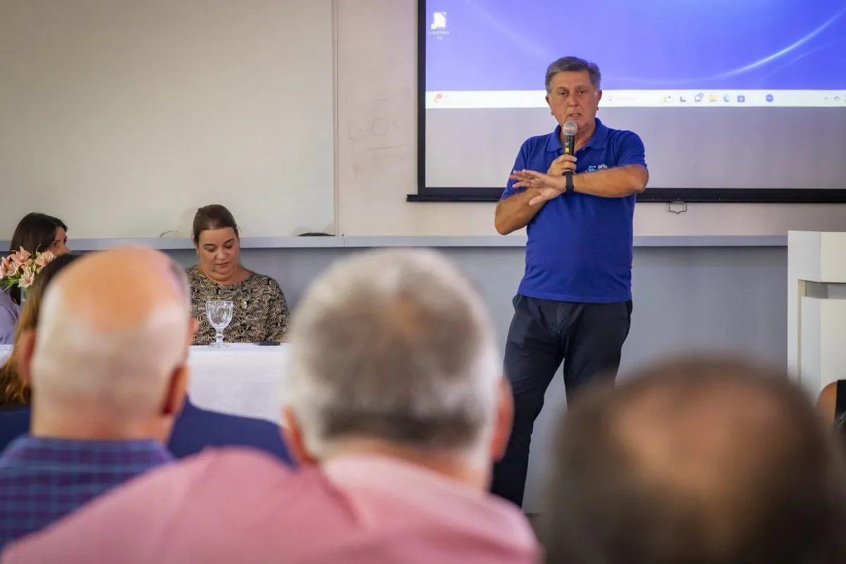 Prefeito Topázio Neto vai se licenciar por 10 dias da prefeitura de Florianópolis