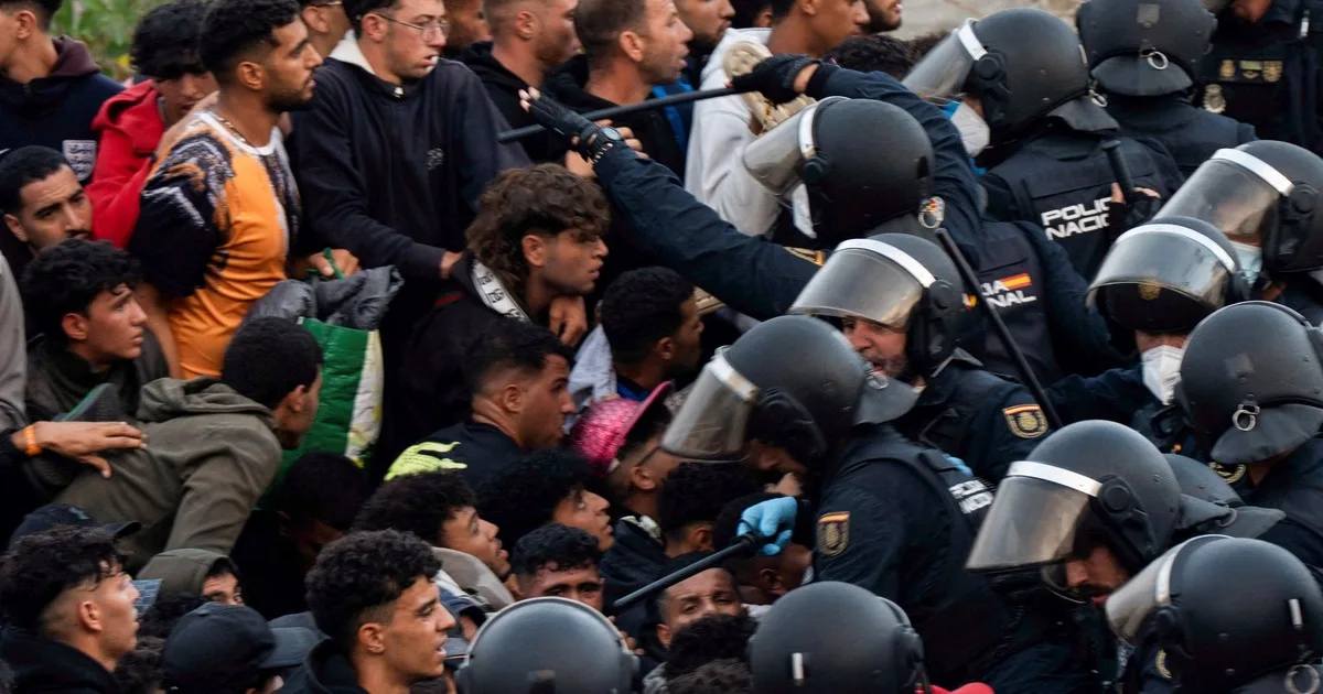 El caos migratorio en Ceuta acorrala cada vez más a Pedro Sánchez y escala la batalla política en España