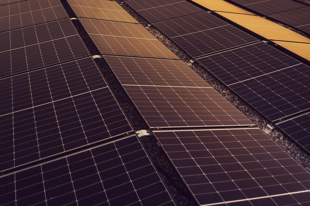 El revolucionario proyecto de Suiza para generar electricidad con placas solares: “Es el primero en su tipo en el mundo”