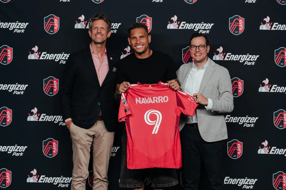 Ex-Palmeiras reforça St. Louis City na maior transferência entre clubes da MLS