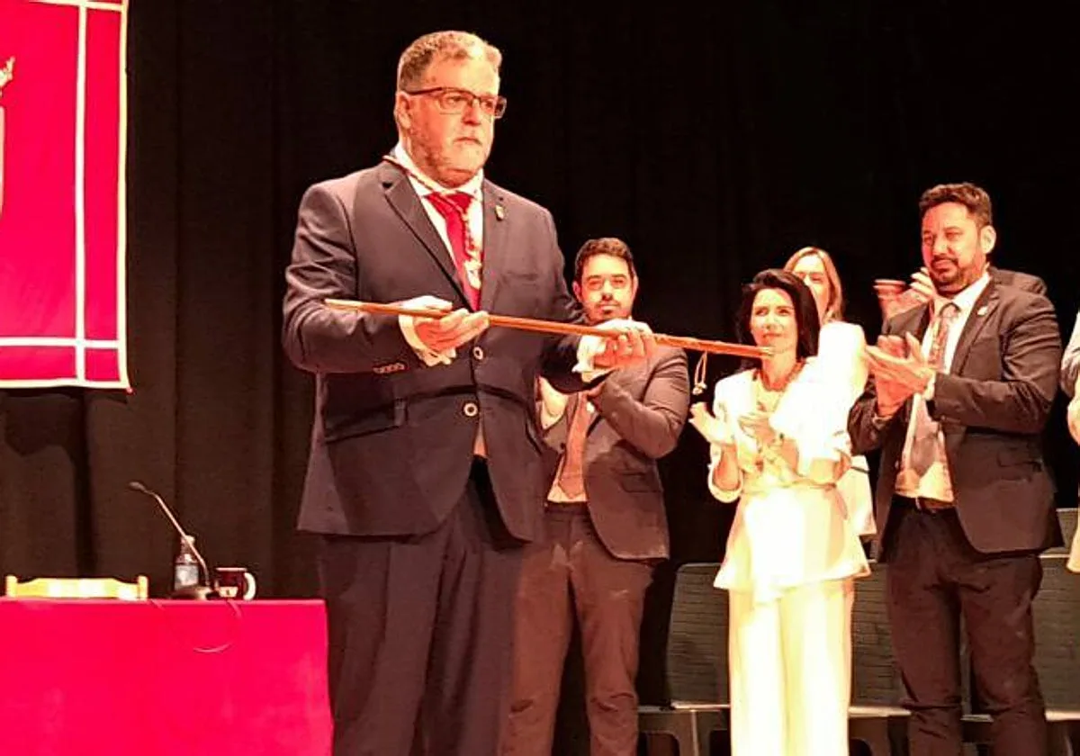 El PSOE sitúa al alcalde de Villena como número tres por Alicante el 29N tras el robo del tesoro