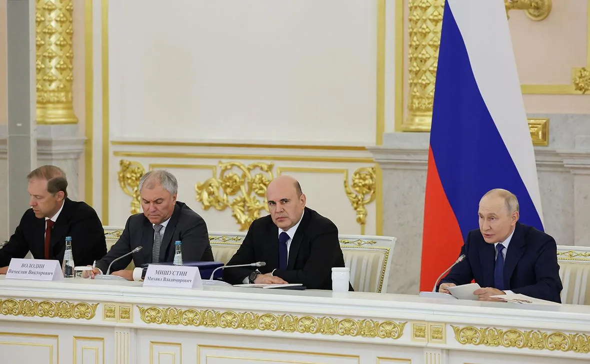 Путин поручил проверить чиновников «без амбиций» из-за пропусков занятий