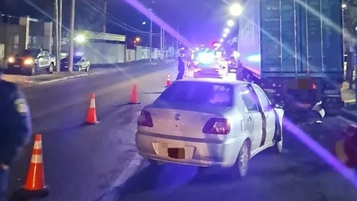 Un hombre murió en Córdoba al chocar con su automóvil contra un camión estacionado