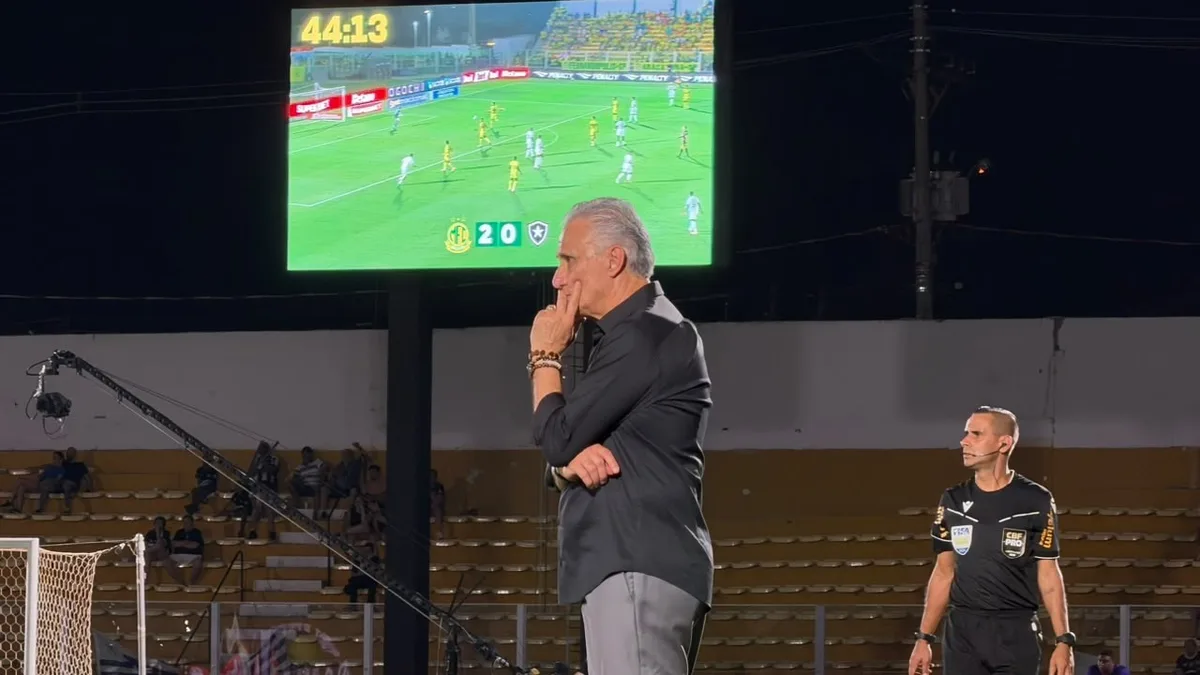 Como Tite viveu a estreia no Botafogo: olhar atento, diálogo e preocupação