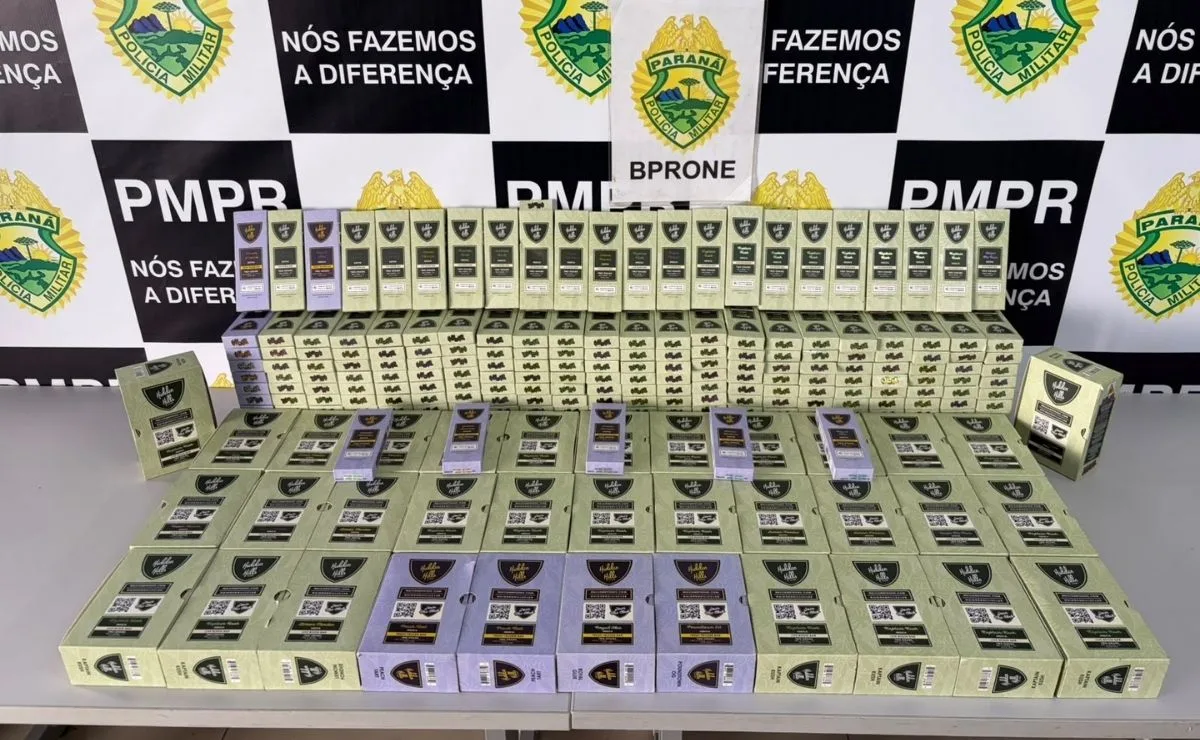 Encomenda nada básica: dupla é presa com 400 cigarros eletrônicos de maconha avaliados em R$ 50 mil em Curitiba