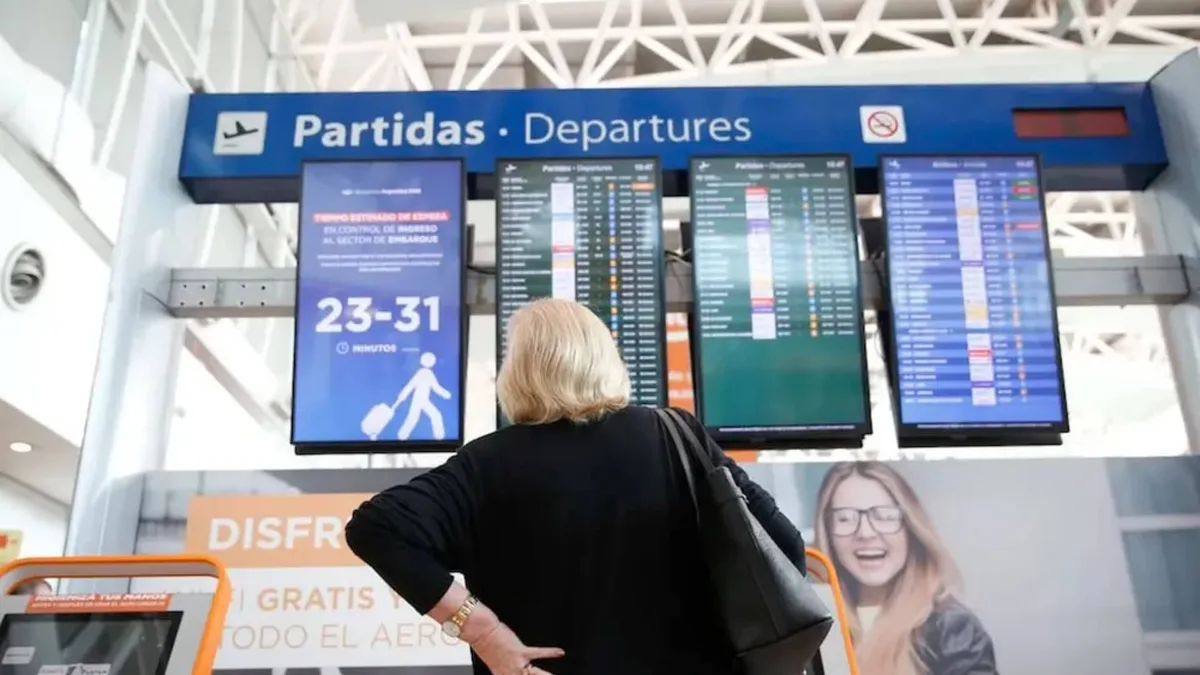 El Gobierno modificó las tarifas para operar en 30 aeropuertos del país: ¿cómo impacta en los pasajes?