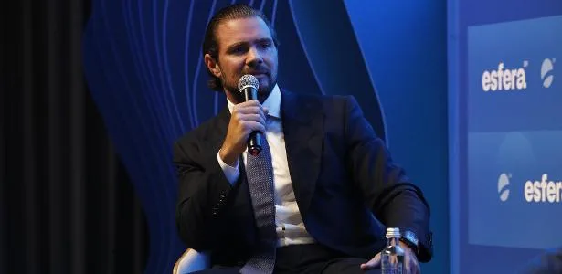 Mensagens expõem viagens e convites a Vorcaro ligados a ministros do STF