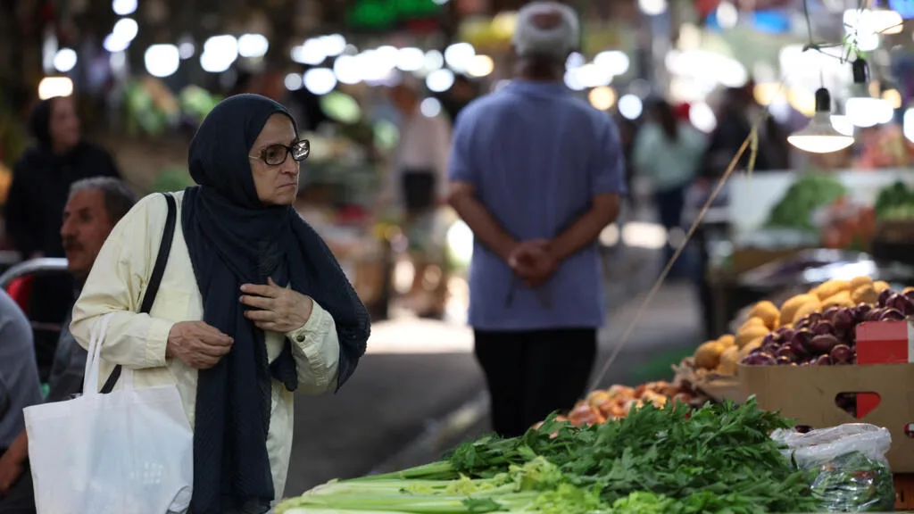 Les Iraniens, notamment les étudiants, éprouvés par les sanctions contre l'Iran