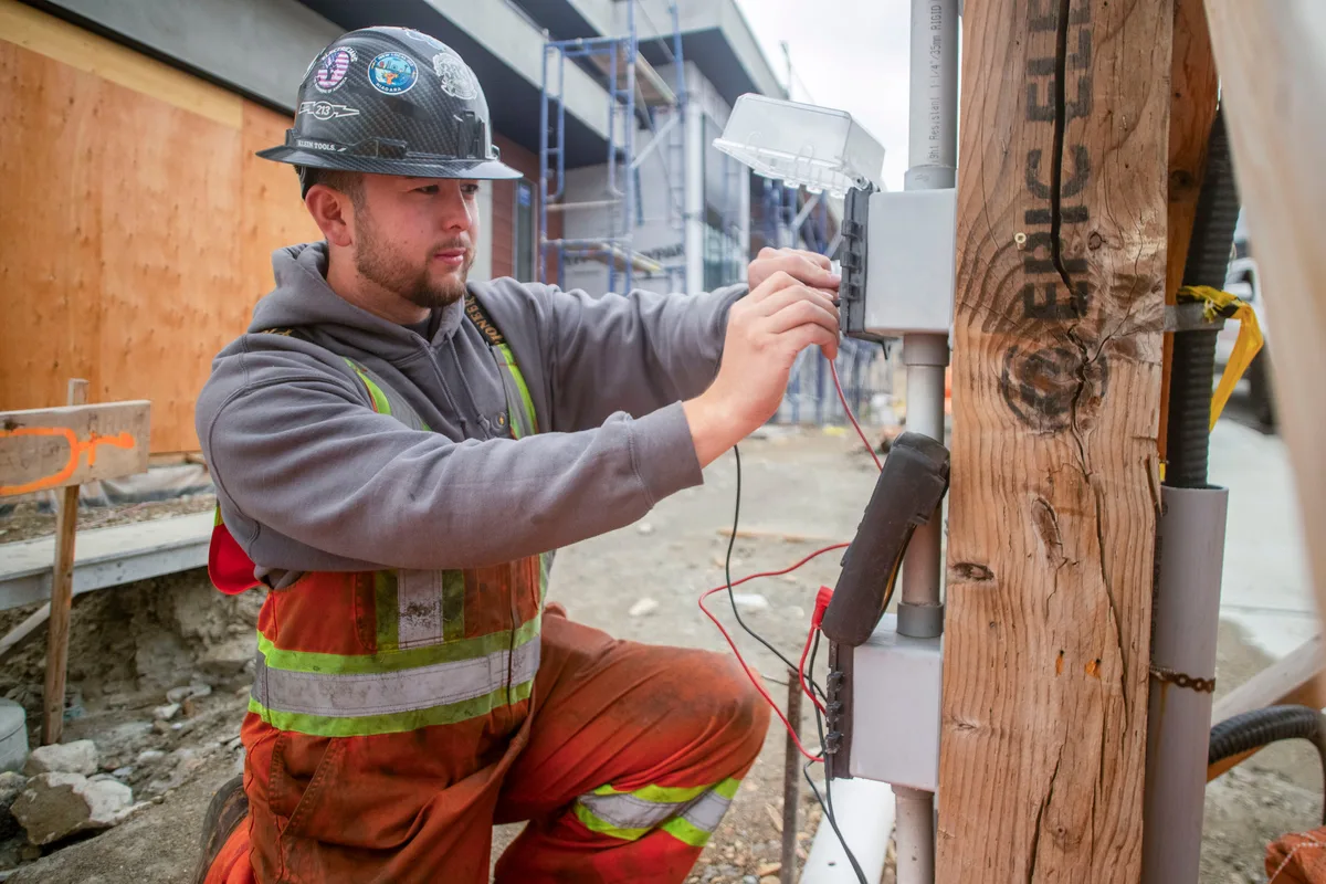 Why are so many trades apprentices struggling to complete their programs?
