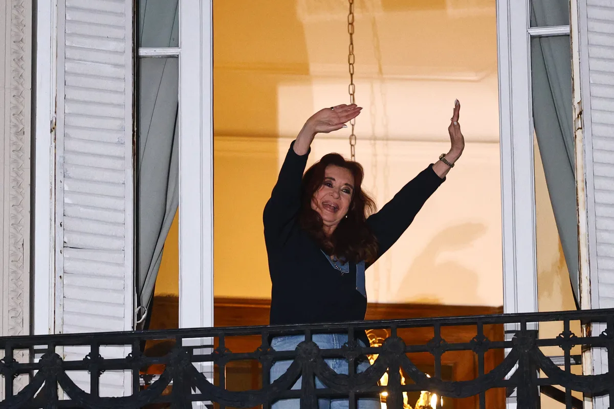 La defensa de Cristina Kirchner rechazó la reunificación de los juicios por los casos de Hotesur y Los Sauces: “No va a poder empezar”