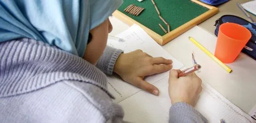 Zürich – Schweiz: Kantonsrat will Kopftücher in Klassenzimmern verbieten
