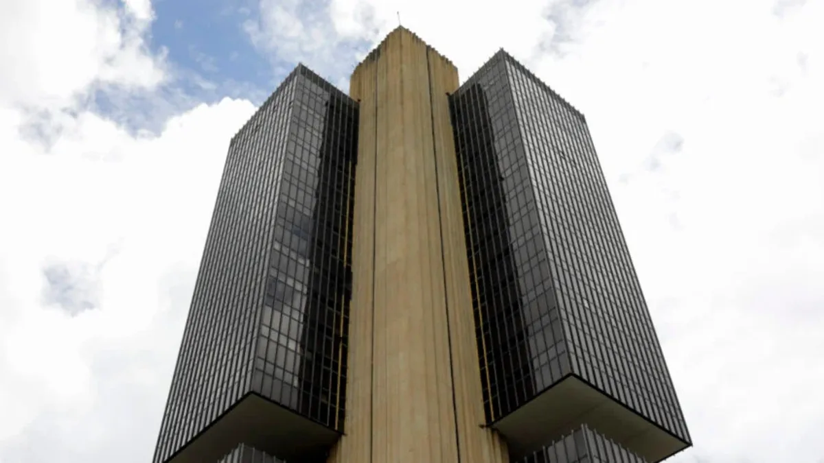 Crédito no Brasil atinge R$ 7,4 trilhões em julho, diz Banco Central