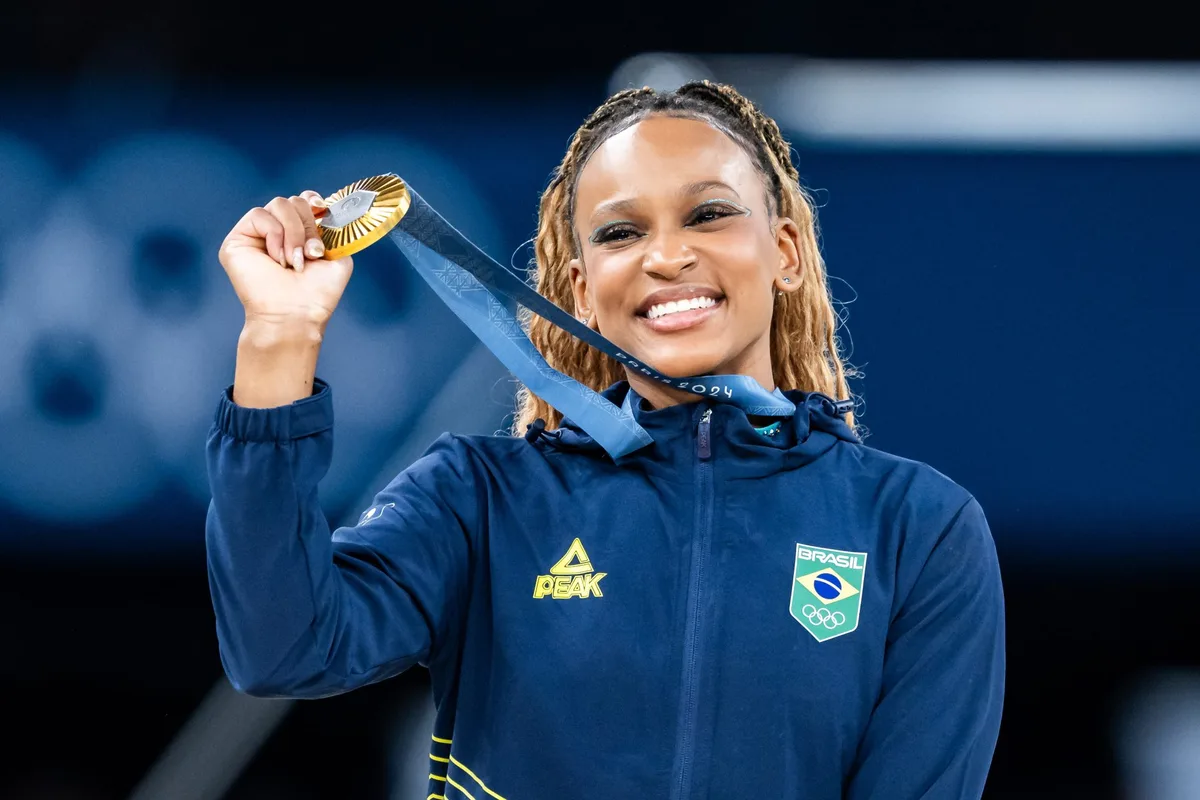 Por que Rebeca Andrade não vai competir no solo em retorno ao Mundial de Ginástica