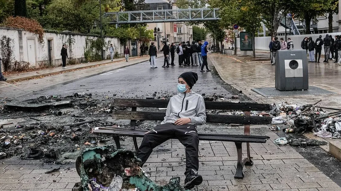 Protestos estudantis escalam em França e deixam 48 polícias feridos