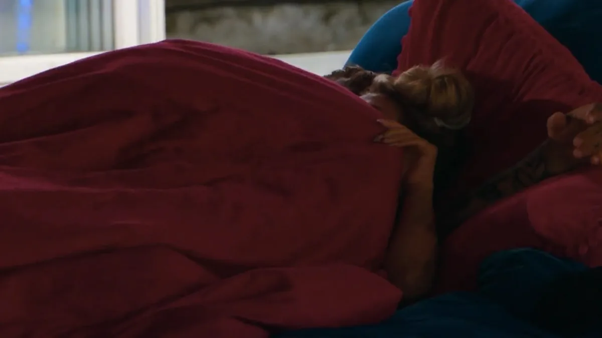 Sex-Szenen bei AYTO! - Laurenz und Emma haben keine Hemmungen …