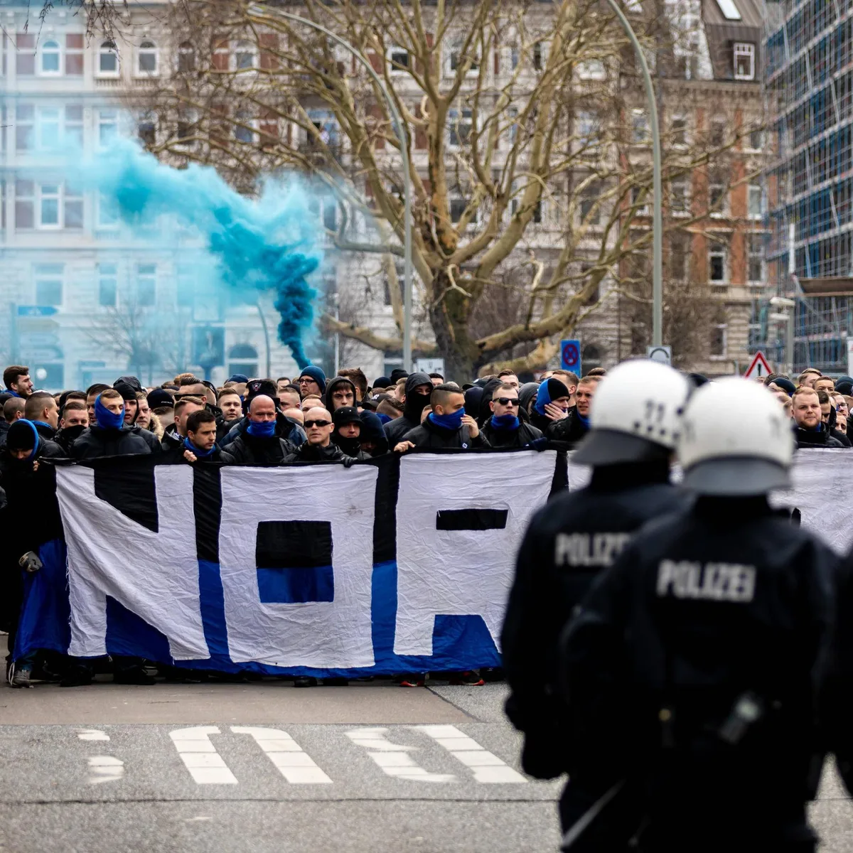 Grundsatzbeschluss - DFB gibt Kosten für Polizeieinsätze an Vereine weiter