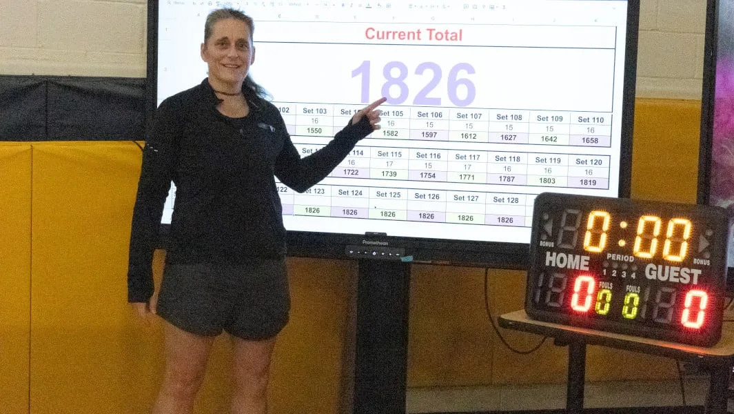 Quién es la profesora que realizó 1.826 flexiones en una hora y consiguió un récord Guinness