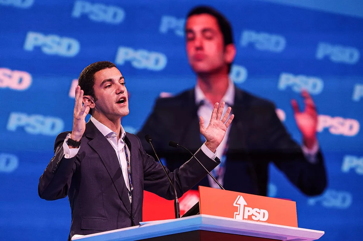 OE 2027: Bugalho diz que chumbo do PS seria o mesmo que fazer "o pino, a roda e o mortal à retaguarda"