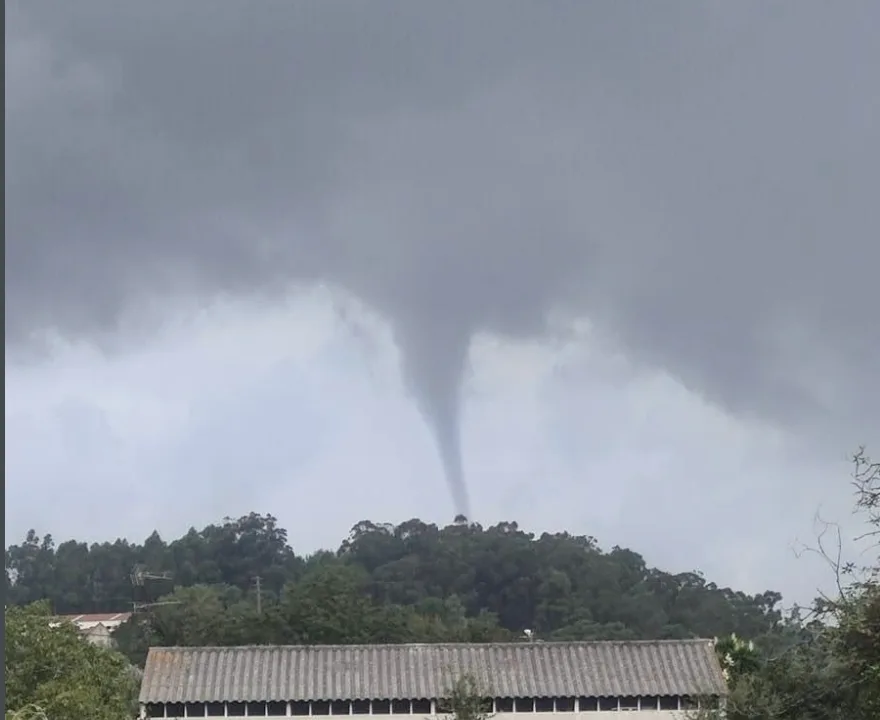Tornado na zona de Sintra? Autoridades estão a verificar fenómeno que já foi partilhado nas redes sociais