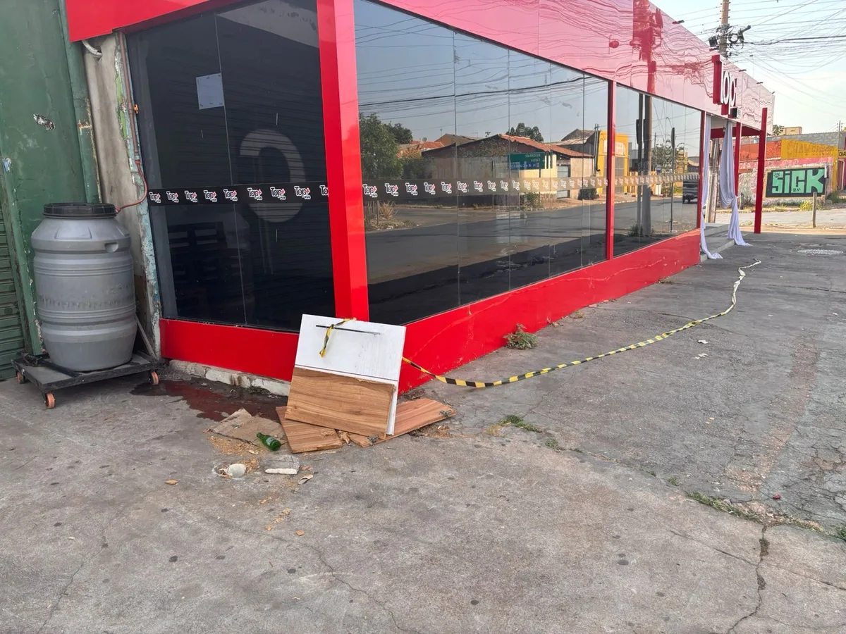 Casa de shows pega fogo em Cuiabá; veja vídeo