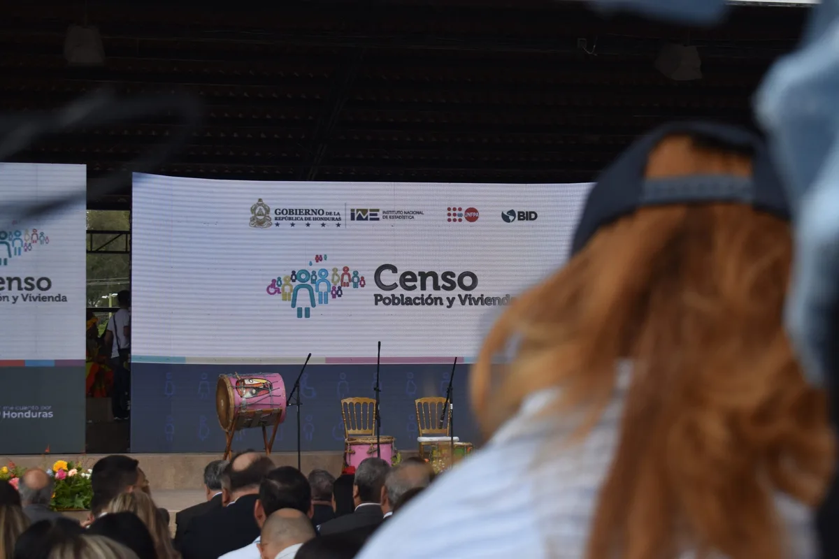 Polémica en Honduras por fotografía de medidores eléctricos en censo de población