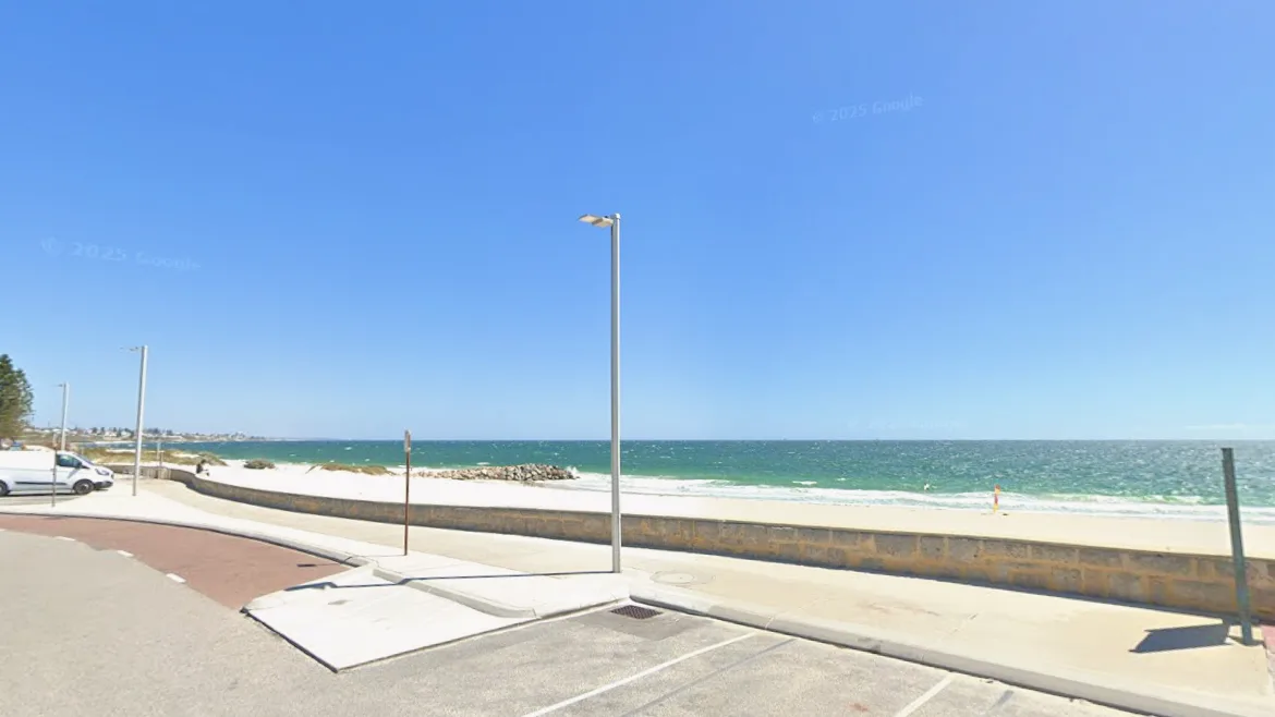 Emergency services rush to Sorrento Beach in Perth after suspected shark attack