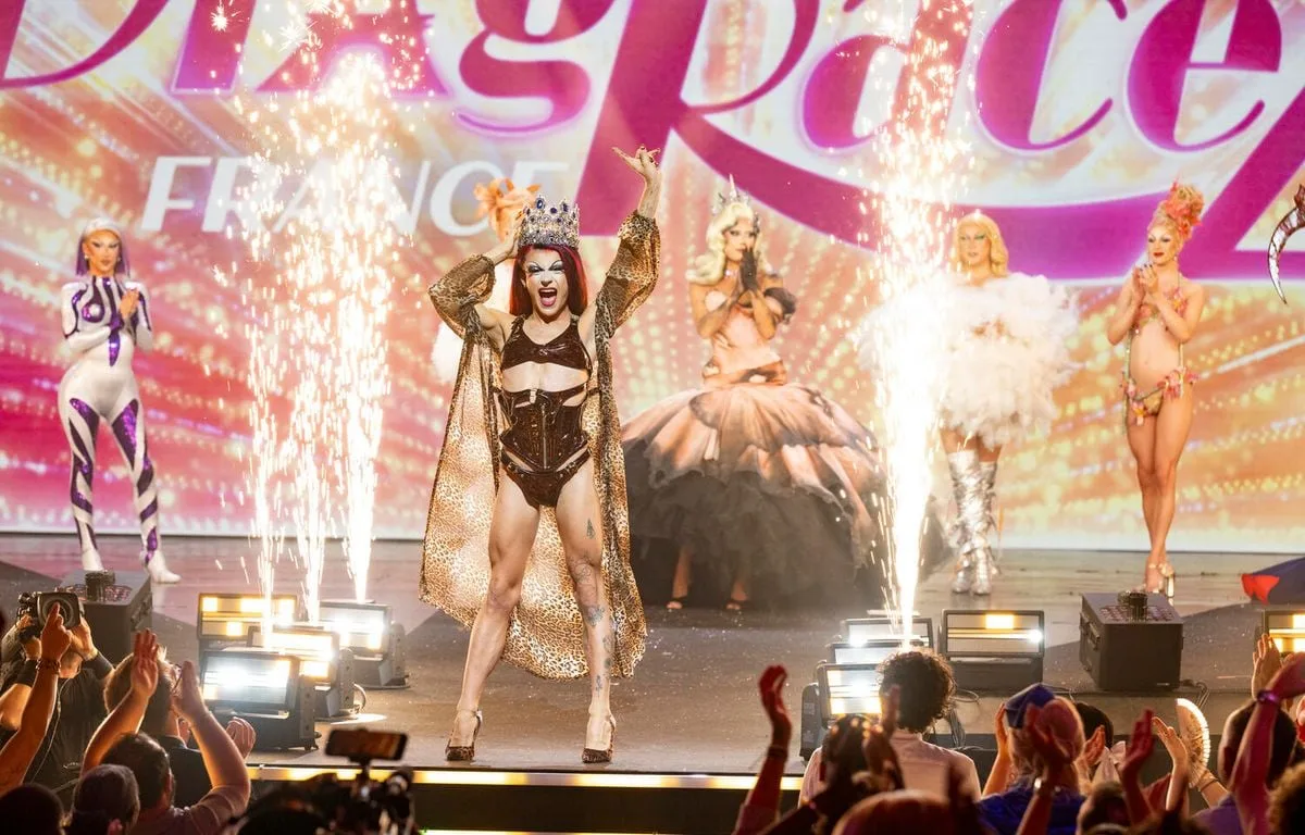 « Je me dois de représenter la communauté queer », estime Lana Cotta, gagnante de « Drag Race France »