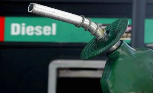 Petrobras eleva diesel em R$ 1, mas subsídio 'esconde' alta na bomba