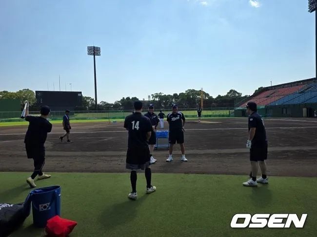 한국야구 금메달 이 정도로 간절하다니, 휴식일 반납→왜 31도 땡볕 훈련 자청했나 “日사회인, 결코 실력 떨어지지 않아” [오!쎈 도요하시]