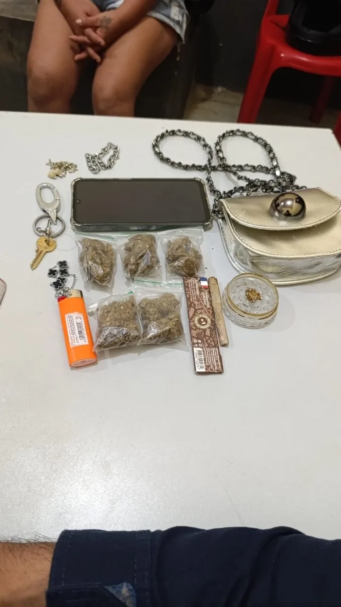 Casal é preso com maconha no Morro da Glória em Cruzeiro do Sul