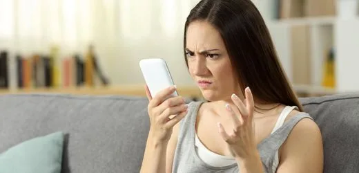 Österreich: Sie wurde mit 5000 Penisbildern per Whatsapp belästigt – ganz legal– Podcast