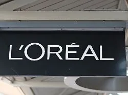 Hinweise verschwiegen: Arizona verklagt L'Oreal wegen angeblichen Krebsrisikos