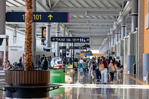 Aeroméxico y Volaris celebran levantamiento de restricción de EU; "fortalece relación bilaterial", dicen